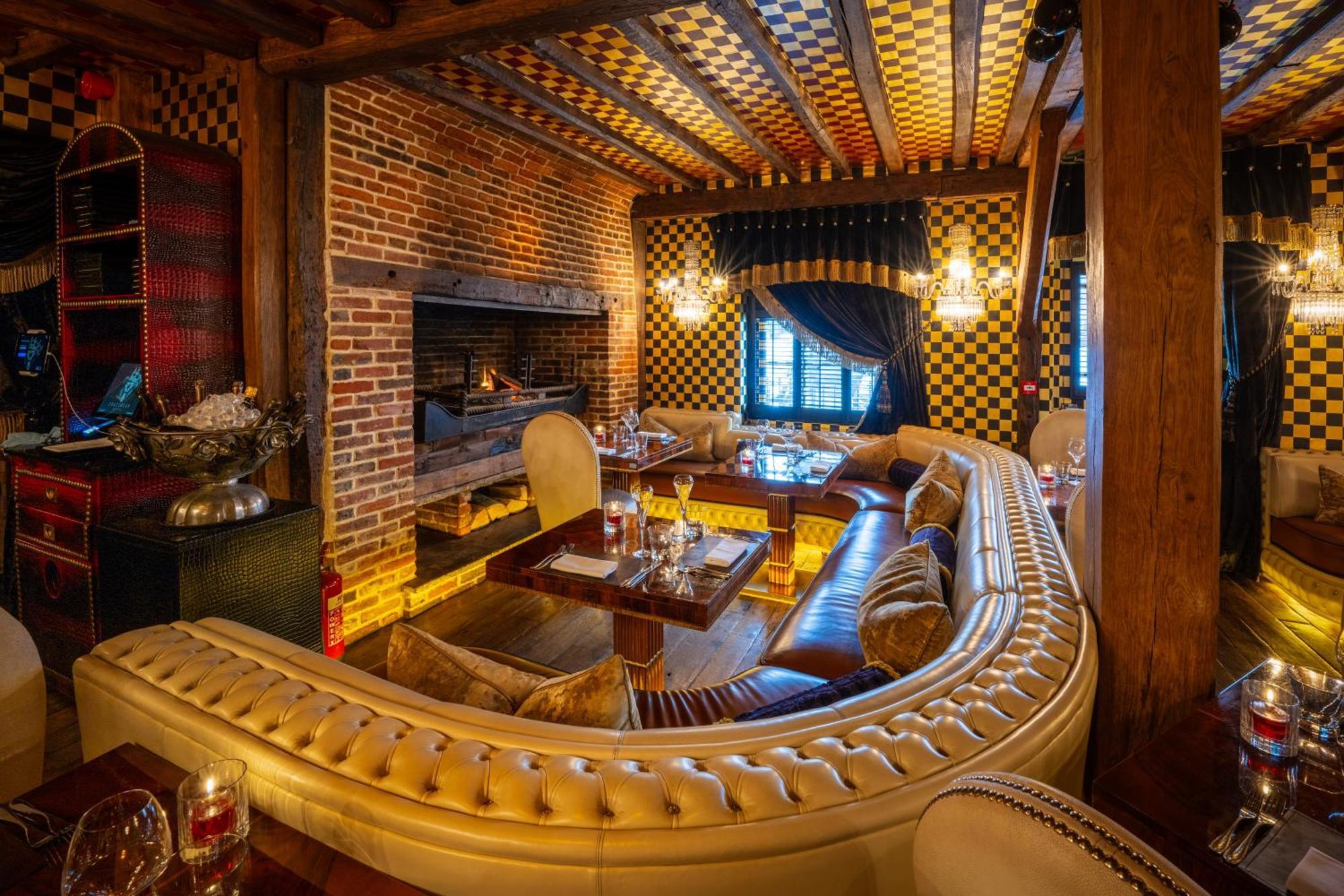 Crazy Bear Beaconsfield Hotel Bagian luar foto Interior of the restaurant