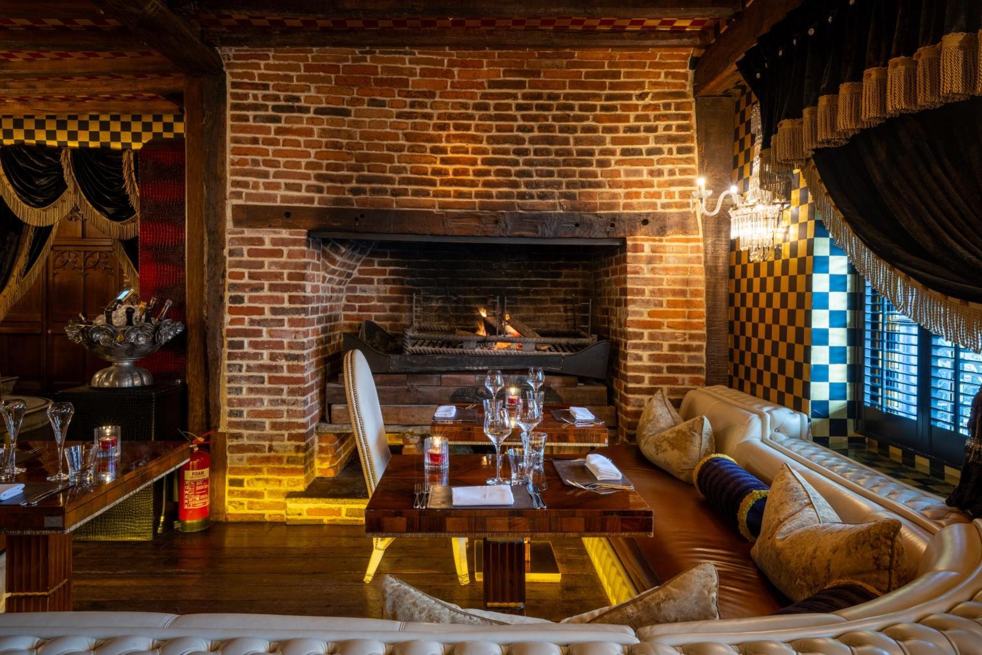Crazy Bear Beaconsfield Hotel Bagian luar foto The restaurant's interior