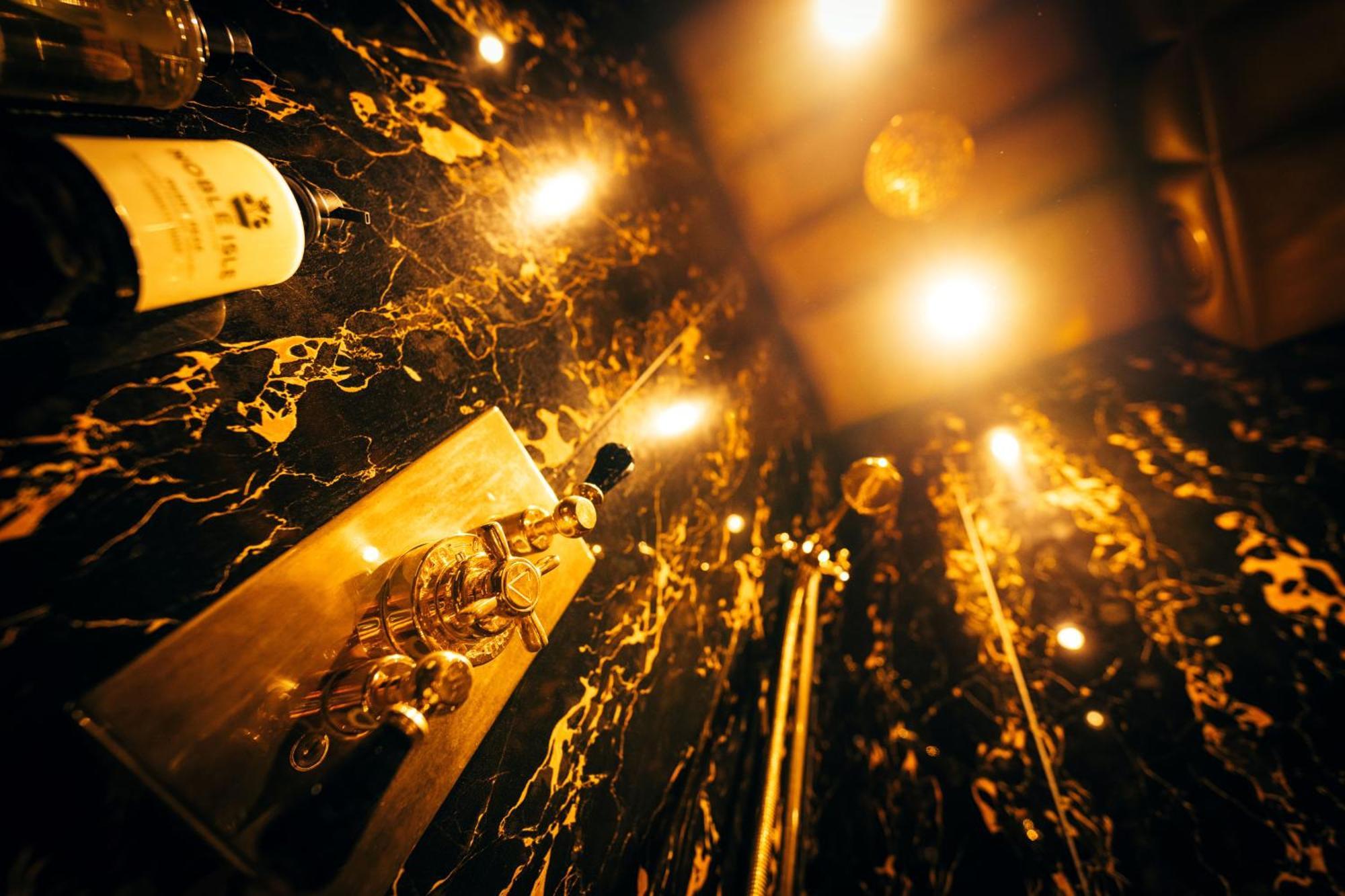 Crazy Bear Beaconsfield Hotel Bagian luar foto The interior of the church