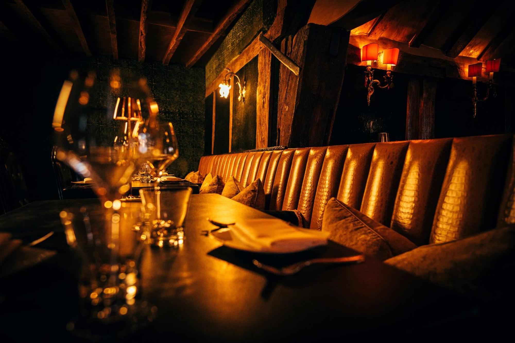 Crazy Bear Beaconsfield Hotel Bagian luar foto The interior of the restaurant