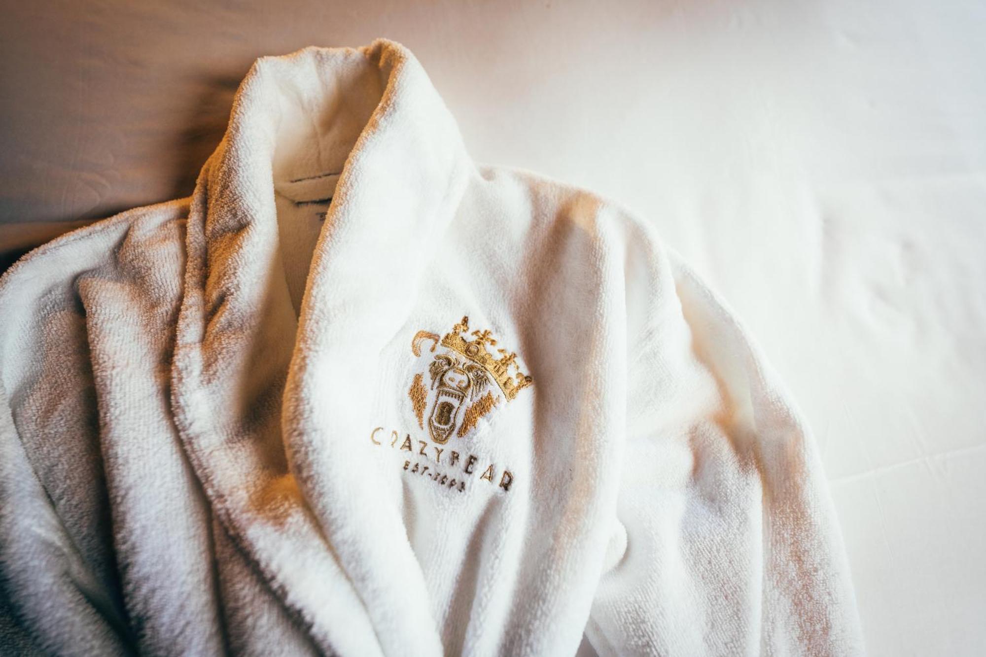 Crazy Bear Beaconsfield Hotel Bagian luar foto A bathrobe
