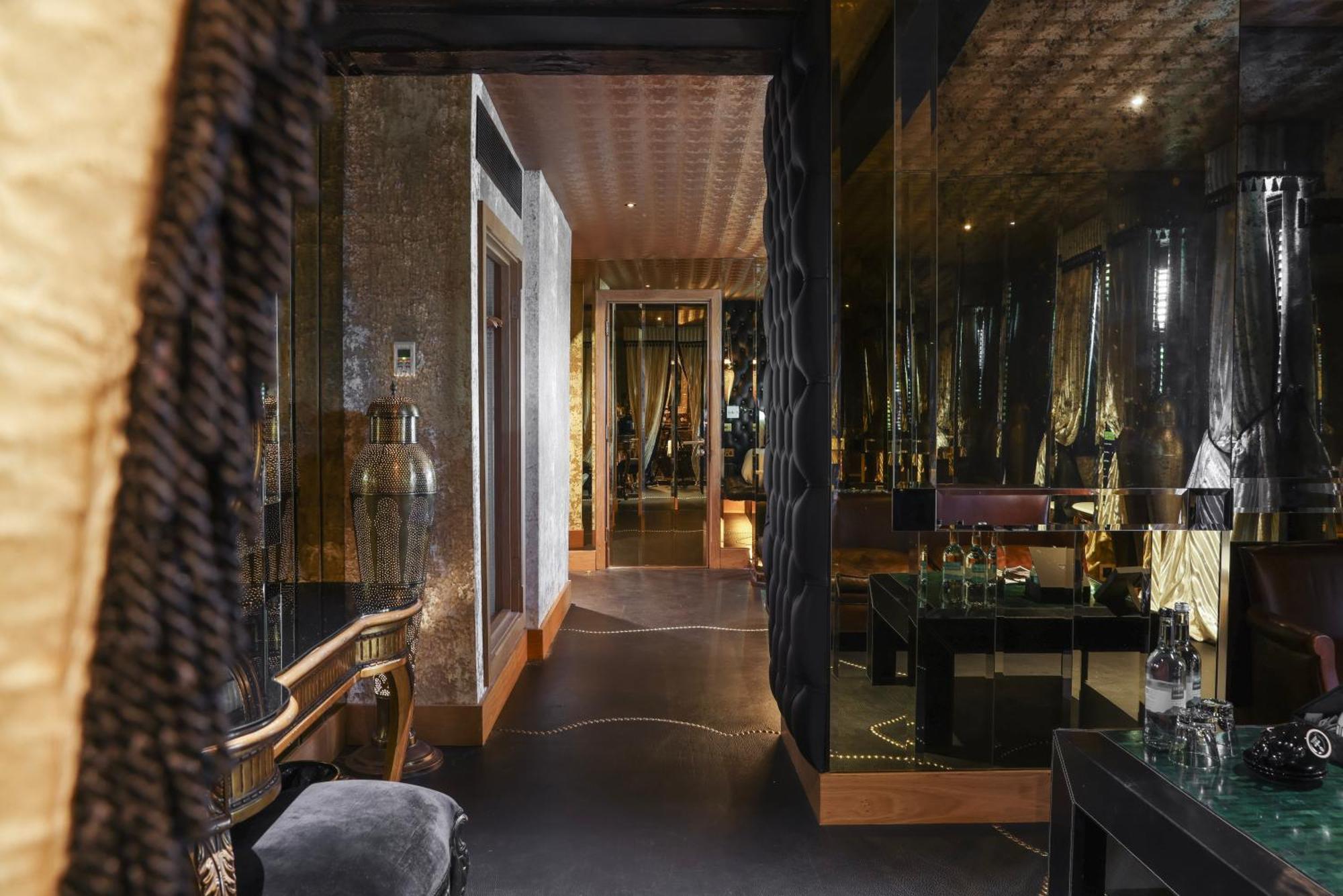Crazy Bear Beaconsfield Hotel Bagian luar foto