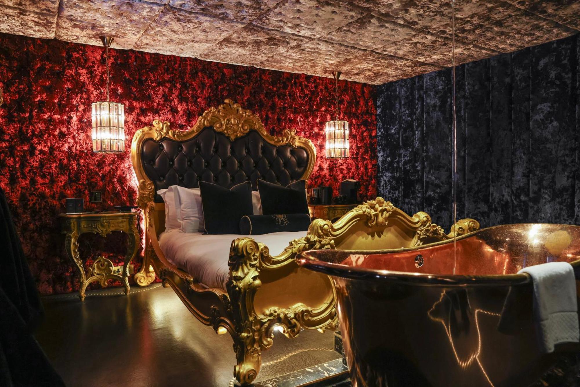 Crazy Bear Beaconsfield Hotel Bagian luar foto