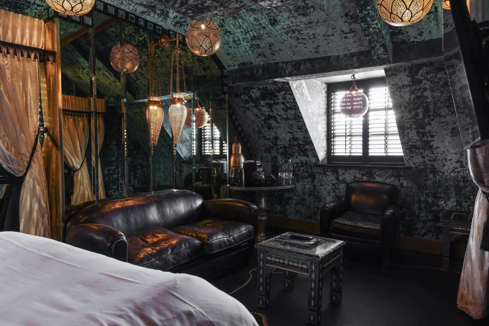 Crazy Bear Beaconsfield Hotel Bagian luar foto