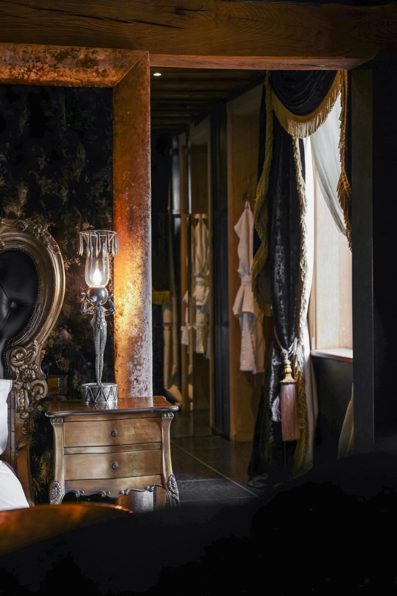 Crazy Bear Beaconsfield Hotel Bagian luar foto