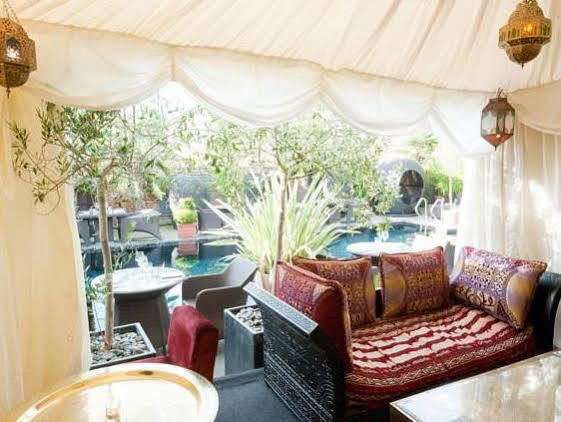 Crazy Bear Beaconsfield Hotel Bagian luar foto The interior of the restaurant